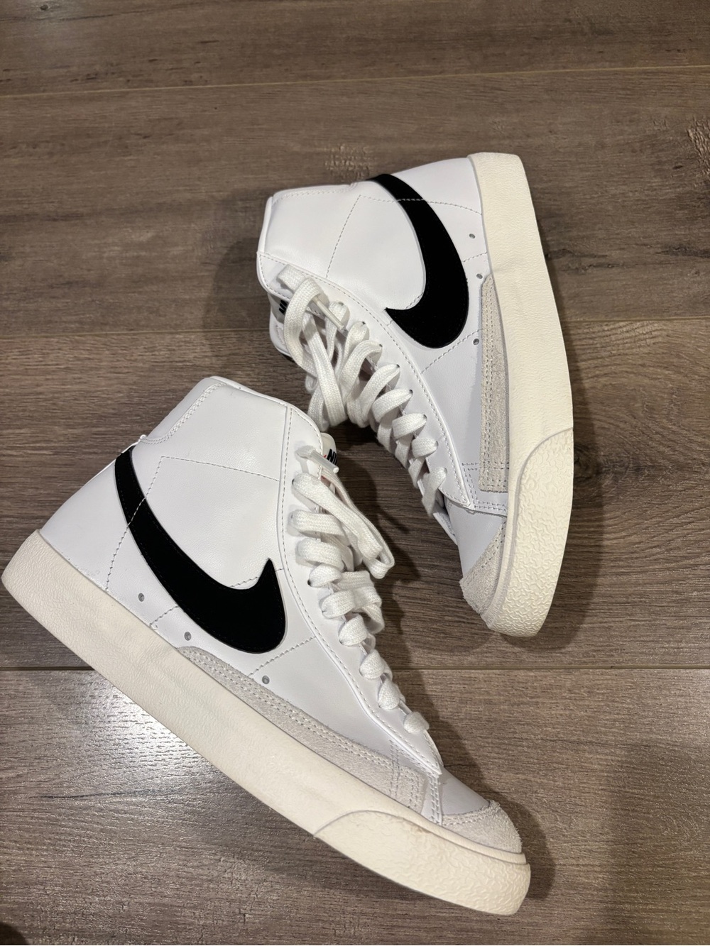 Nike Blazer Mid '77 VNTG sneakers in white and black